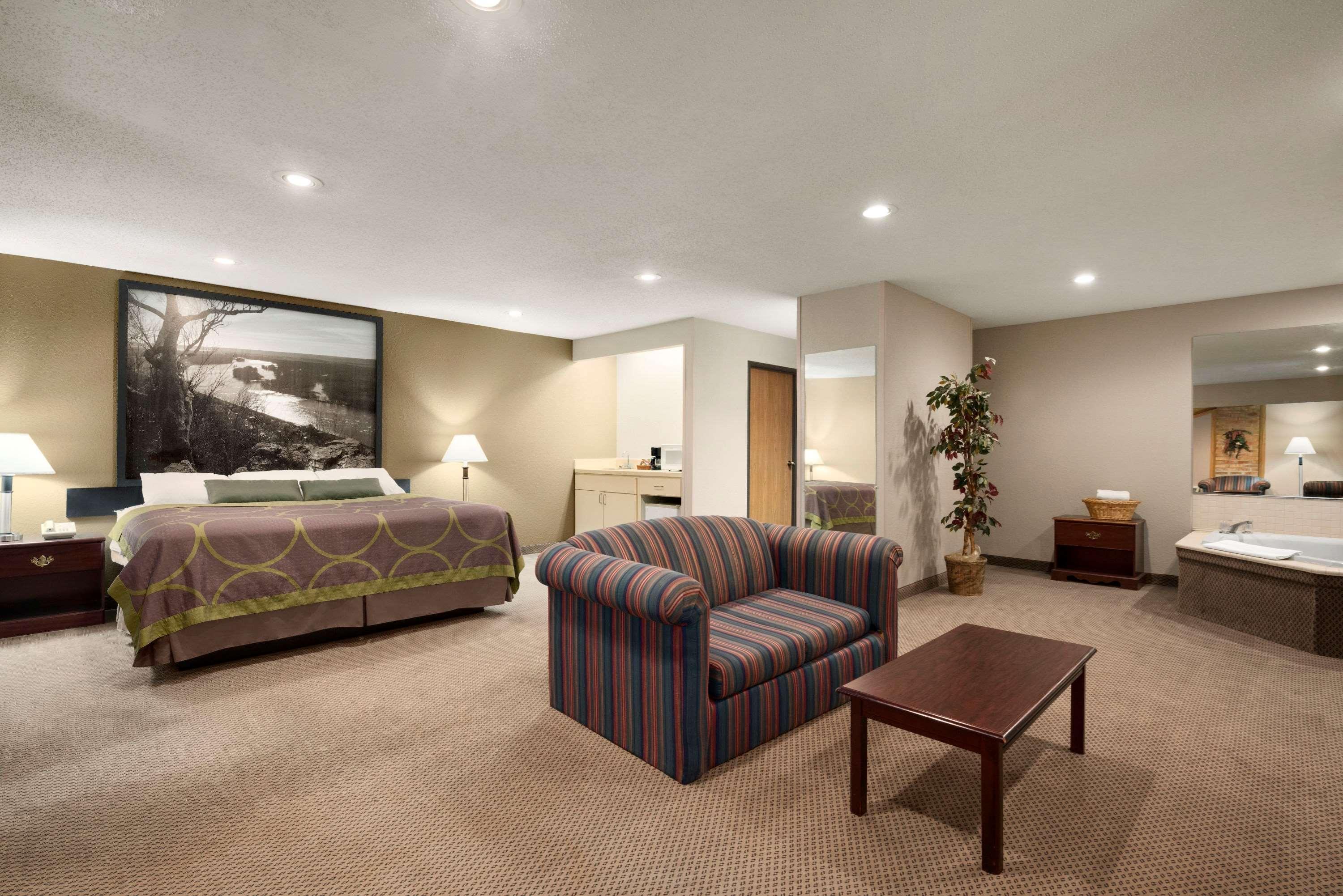 Super 8 By Wyndham Green Bay I-43 Bus. Park Luaran gambar