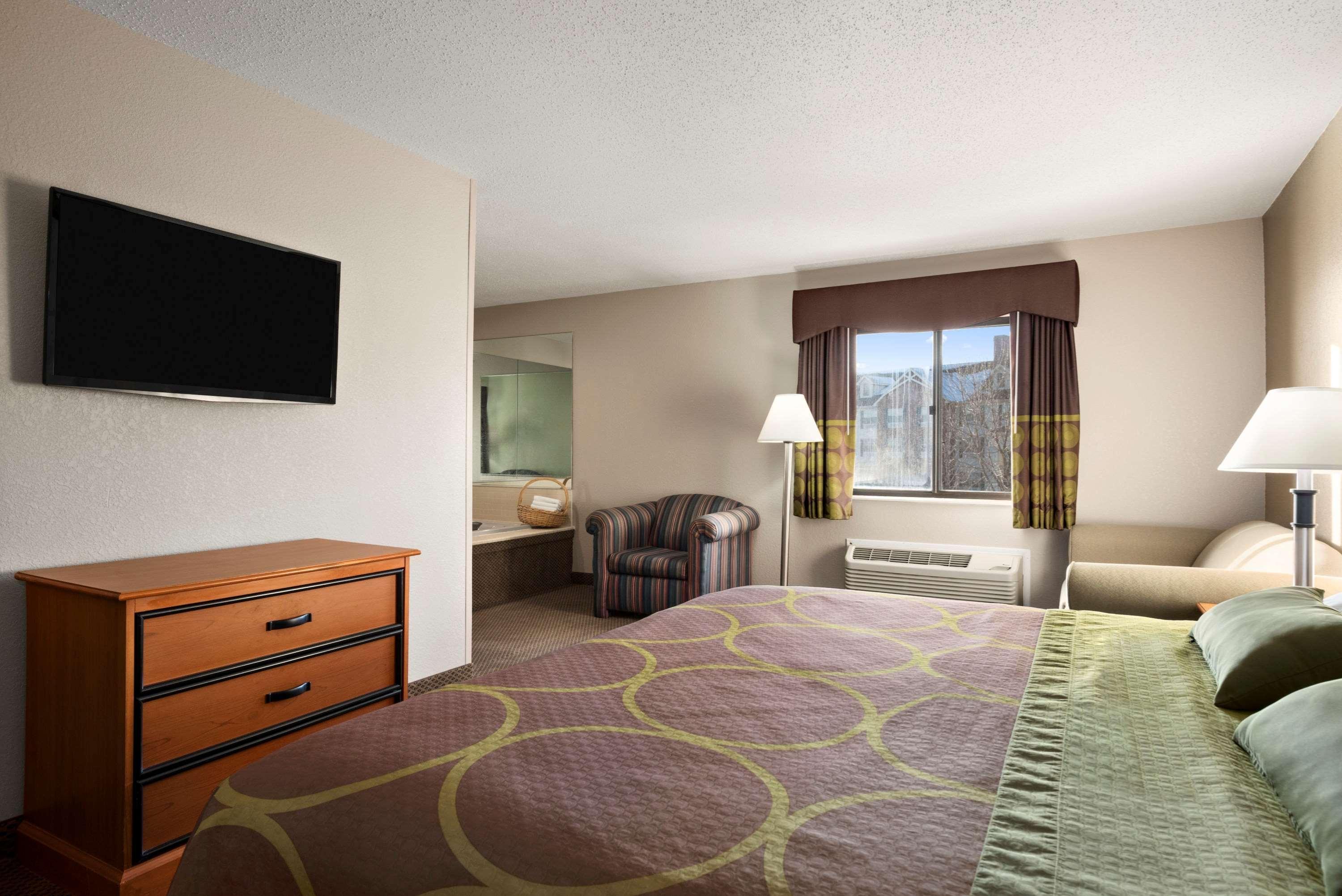 Super 8 By Wyndham Green Bay I-43 Bus. Park Luaran gambar