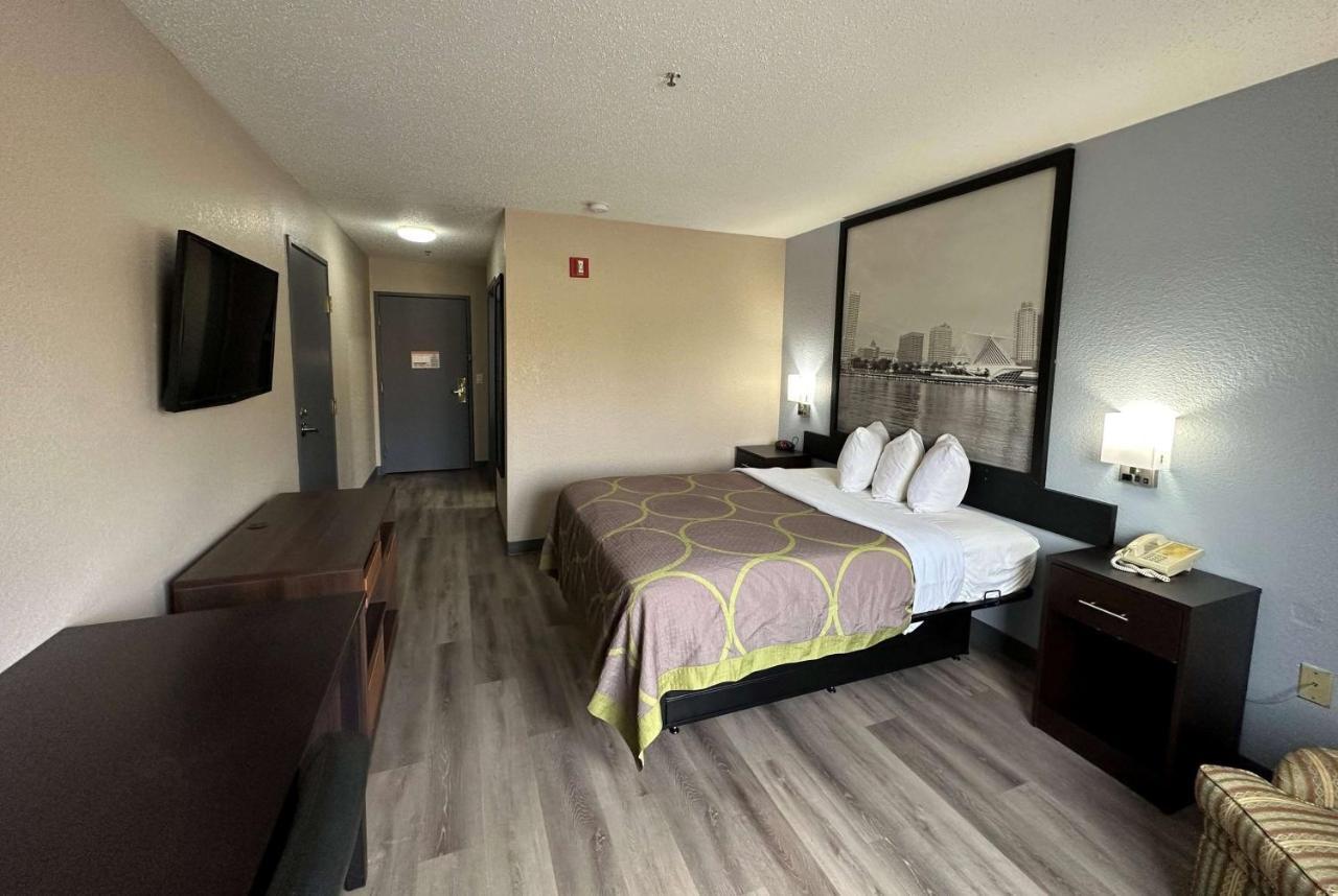 Super 8 By Wyndham Green Bay I-43 Bus. Park Luaran gambar