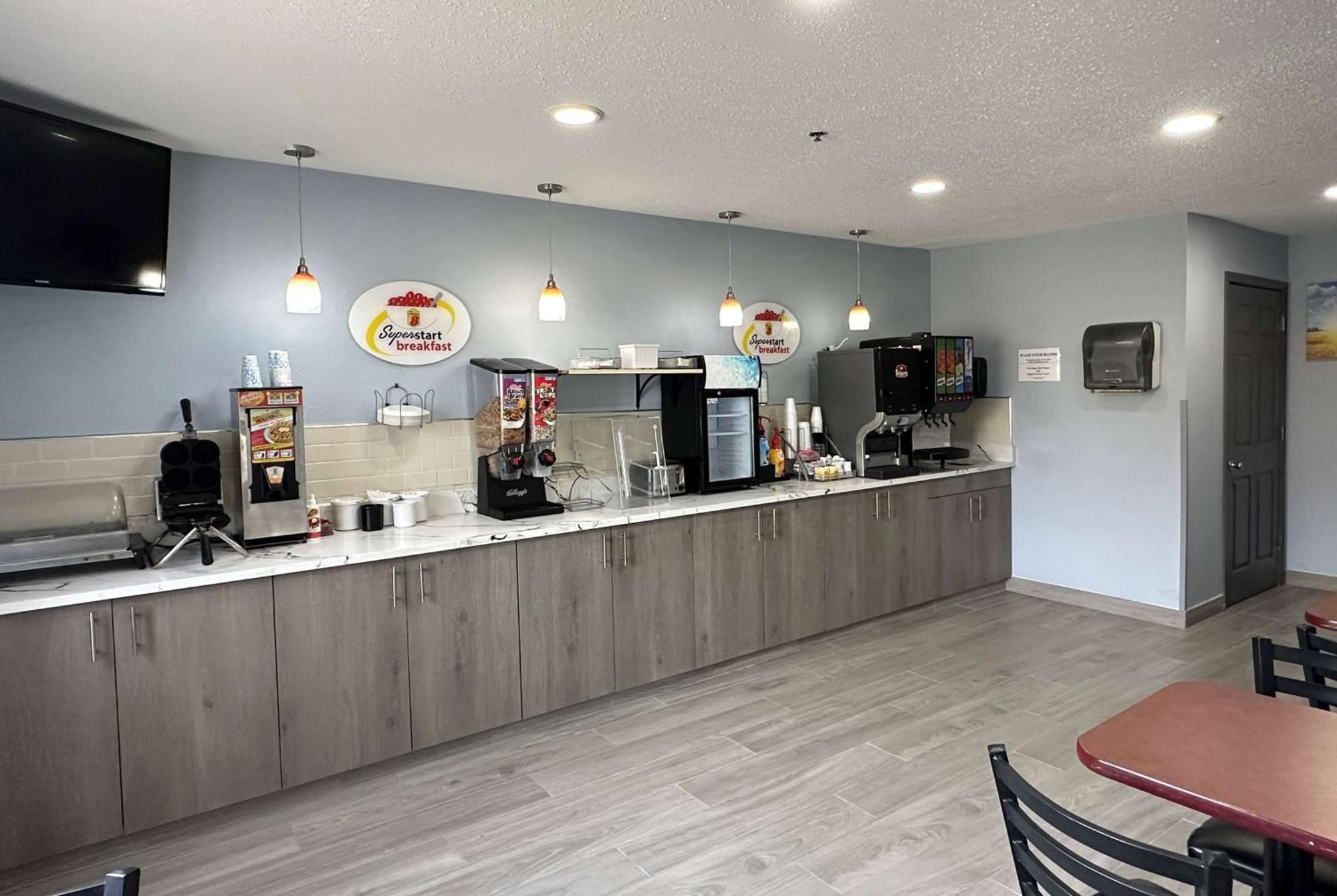 Super 8 By Wyndham Green Bay I-43 Bus. Park Luaran gambar
